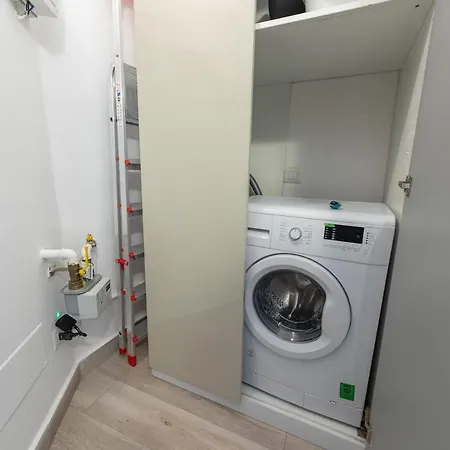 Near To Direct Metro To Duomo And Station - Quiet Apartament Mediolan